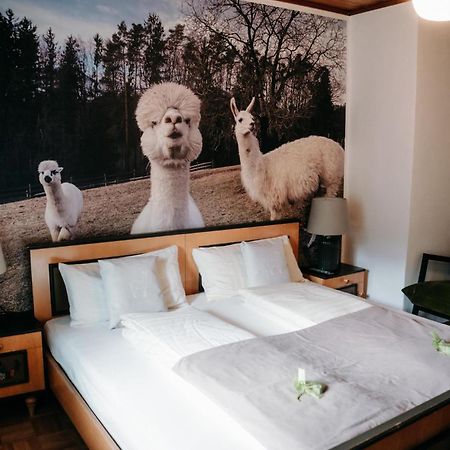 Alpakas, Lamas Und Rentiere Zum Gruenen See Grossdorf  외부 사진